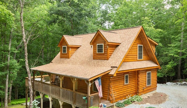 Secluded Cabin w/Hot Tub & 3 Ensuites