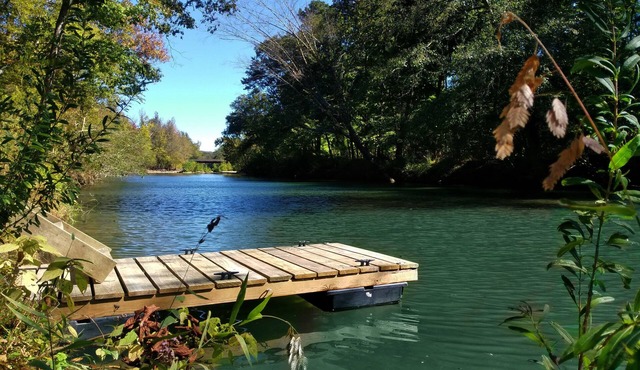 Secluded River Cabin Retreat with Outdoor Bathhouse and Kayaks on 80 acres!