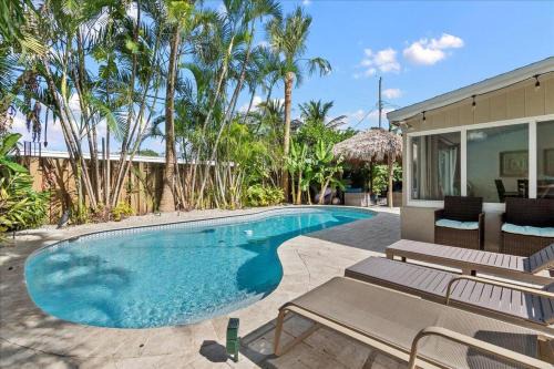 Serenity Tiki Beach House King Size Bed!