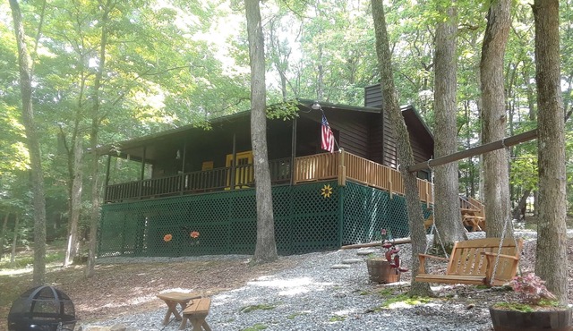Shady Acre Retreat-Hot Tub-Firepit-Fireplace-Close to town-Paved access, Wi-Fi.