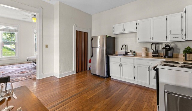 Simple Comfort | 1 Bed, 1 Bath Near Downtown Indy