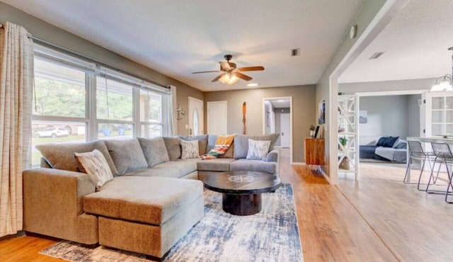 Sky-High Sanctuary: 4BD/2Bath