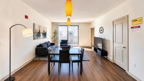 Skyline 1BR | Downtown Escape