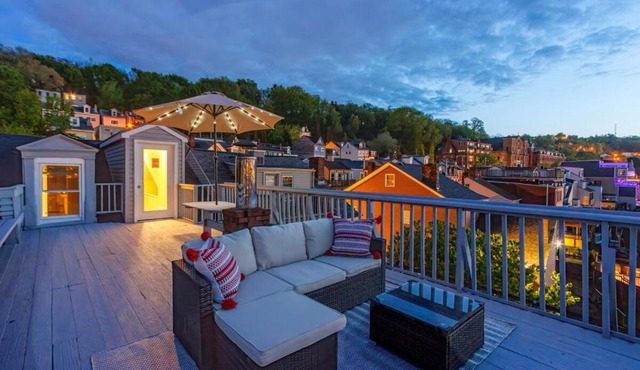 Skyline Views - Rooftop & Game Room - Sleeps 8