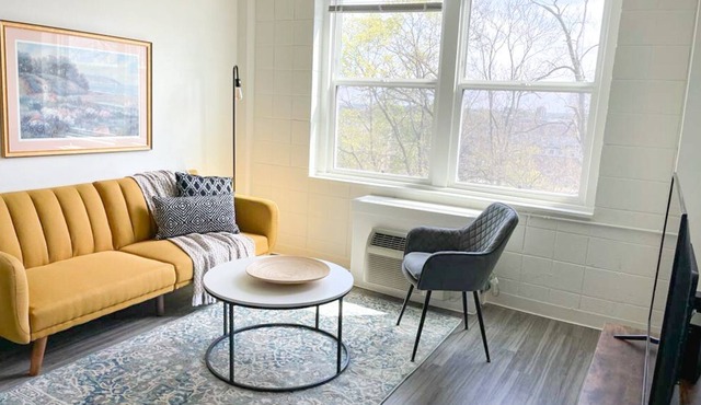 Sleepover: Bright 1BD/1BA + Gym - Downtown Cincinnati