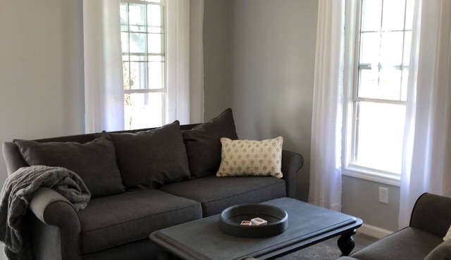 Sleeps 1 - 3 Chesterton House: Clean, Stylish, Family Friendly, and Close to BC