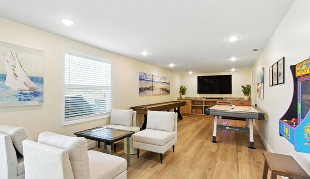 Sleeps 12, Boat dock, Game Room, East Tampa Escape
