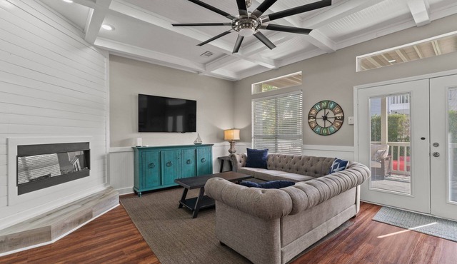 Sleeps 16/Walk to Beach/6BR w/Bunk Room/Perfect for Families & Groups
