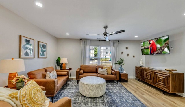 Sleeps 6 -2BR-Pet Friendly-Fenced-DBL Mstr(1018)