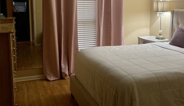 Sleeps 7, cozy, close to downtown LR