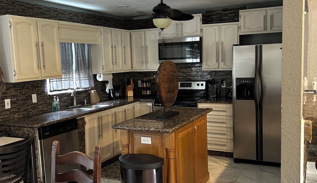 Sleeps 8! Close to beaches and Margaritaville at Sea