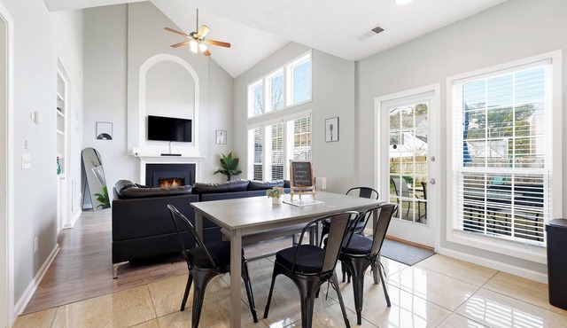 Sleeps 8! Game Room | King Bed | Backyard Hangout
