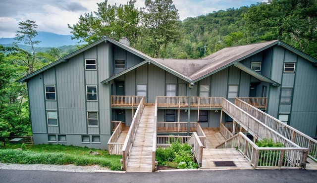 Slopeside Easy Street - walk to slopes on Sugar, updated