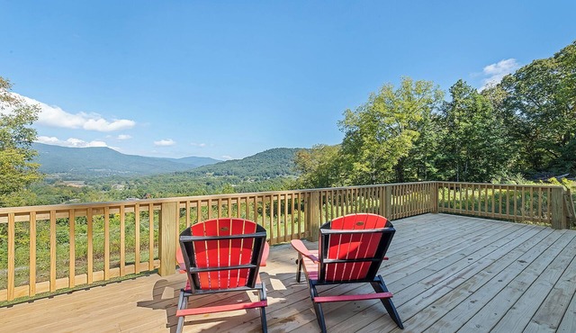 Smoky Mountain Tiny Home Escape – 16 Acres Near Waynesville & Maggie Valley