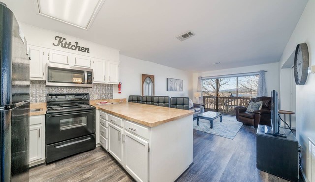 South Shore 1 bdrm! Gameroom, Mini-Golf, Pickleball, Game room, Tennis & More!