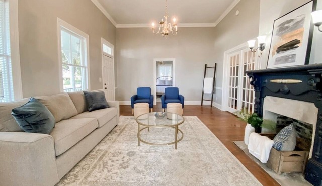 Southern Charm | Sleeps 4!