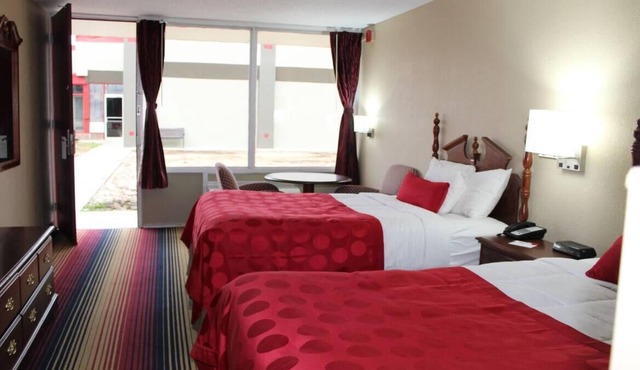 Southern Hospitality! Comfy Unit, Parking