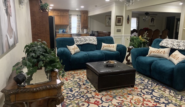 Spacious 1,900sf 2bedroom 6bed apartment,family gathering nurses singles couples