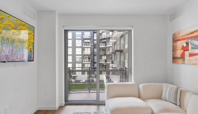 Spacious 2+bedroom apt in the prime location of Miami