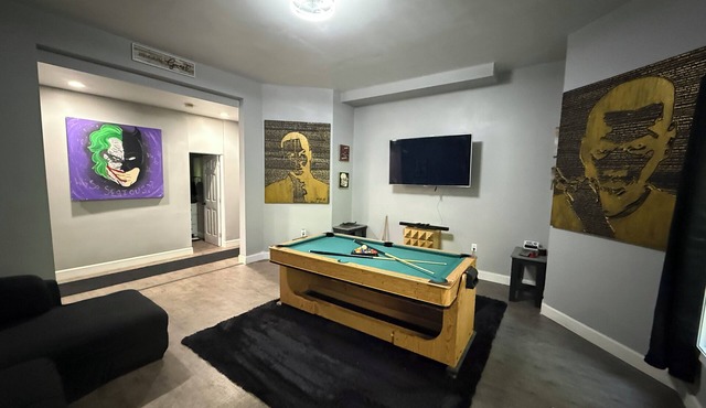 Spacious 2BR Full Kitchen Suite + Pool Table I Patio + Private