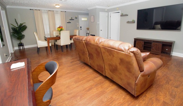 Spacious 3-bdrm Home w/Free parking on premises