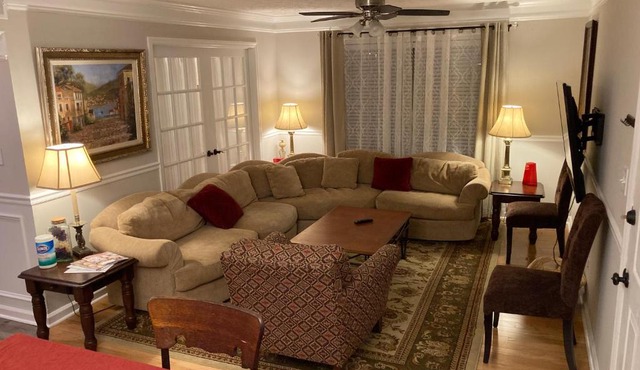 Spacious 3 Bedroom 2 bath Condo close to Five-points in Athens