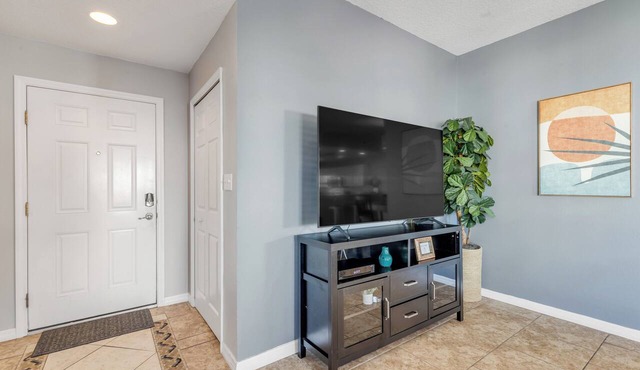 Spacious 3BR Ocean Walk Condo Multiple Decks