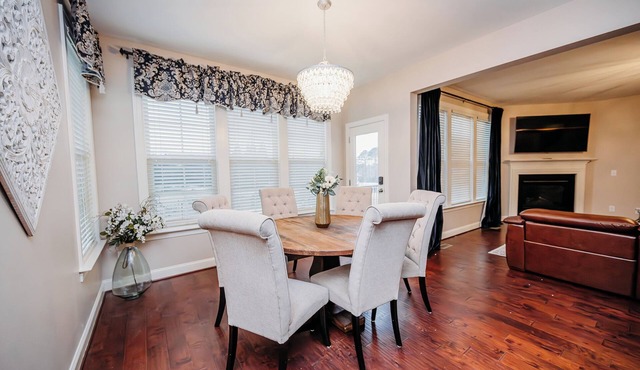 Spacious 4-bedroom house in Garner, minutes to 540, Fenced in yard