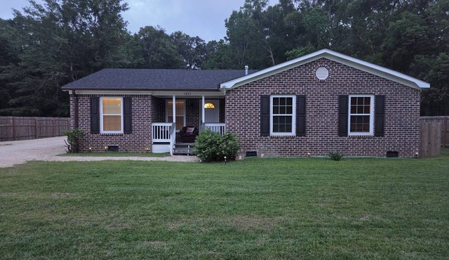 Spacious 4-bedroom house in welcoming Mobile with AC