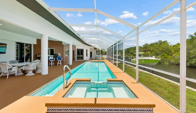 Spacious 4-bedroom house Waterfront