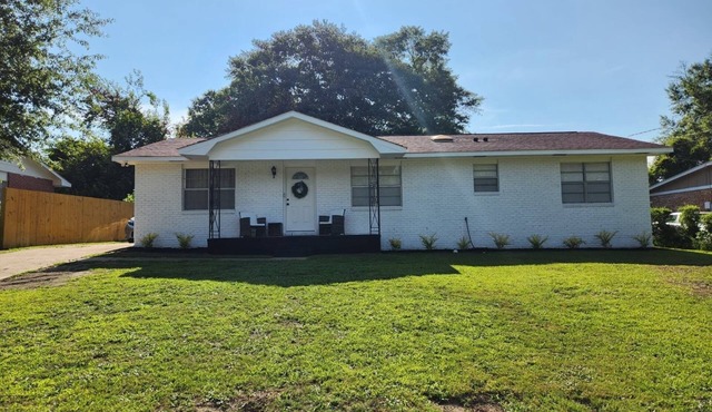 Spacious 4BR Home, Screened Porch, Fenced Yard, Pet-Friendly, 7 Min to Benning