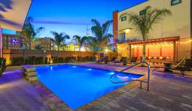 Spacious 4BR Home w/Pool & Parking !