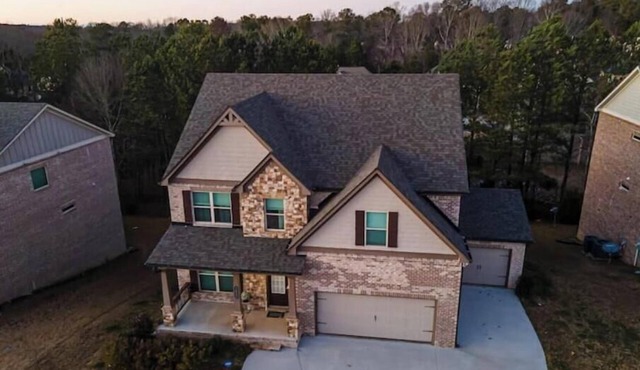 Spacious 5-bedroom house with AC and WiFi in charming Lawrenceville