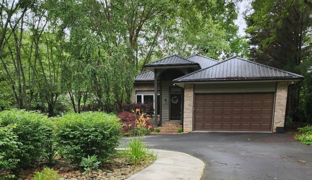 Spacious 5-bedroom house in South Asheville/Arden 4500sqft of fun, sleeps 10+