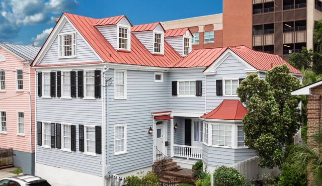 Spacious 5BR Home sleeps 14- Families, Bachelorettes & Groups with Free Parking