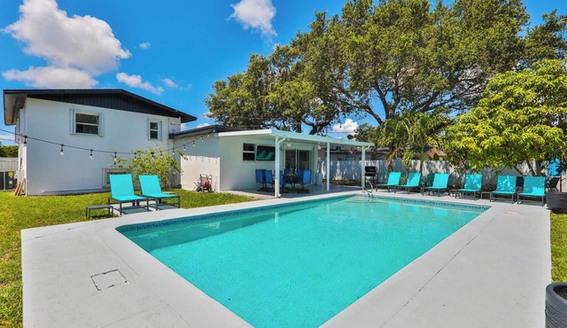 Spacious 5BR Villa with Private Pool Near Hard Rock Stadium