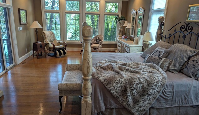 Spacious 6-Bedroom House Near Keeneland & UK Football