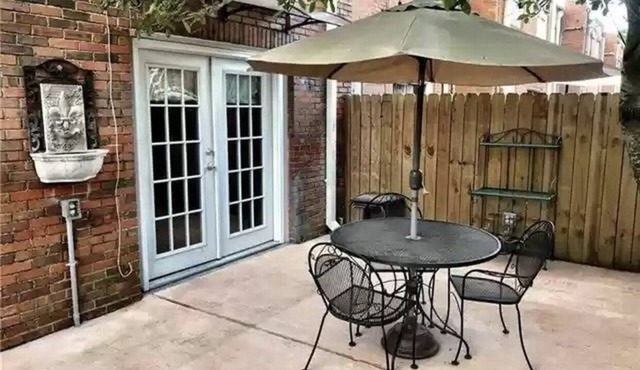Spacious and Comfy Townhome- (Minimum 30 days)Heart of Metairie + Near Lakefront
