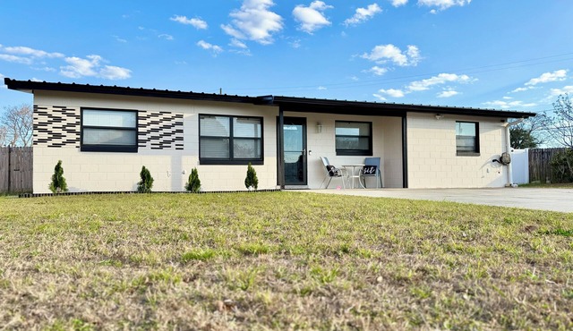 Spacious and cozy retreat in Orlando. minutes from Disney World, Universal