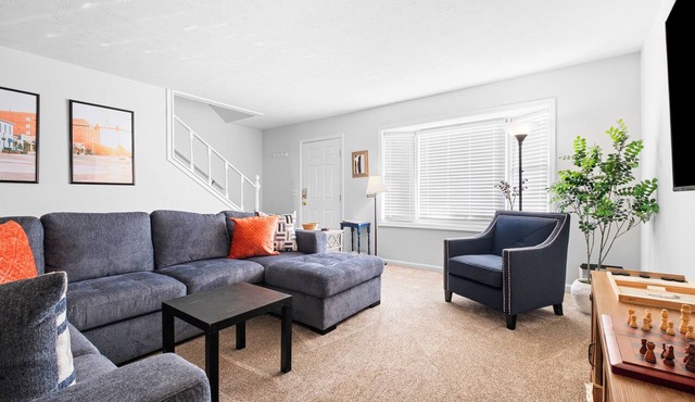 Spacious and Quiet 2BR/2.5BA Townhouse Close to Toomer’s & Auburn University