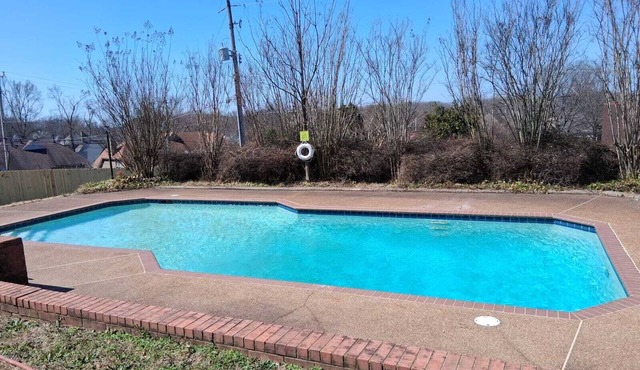Spacious & Beautiful 6-Bedroom Home with Pool in Memphis