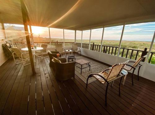 Spacious Camp with Canal Access and Beautiful Bay View