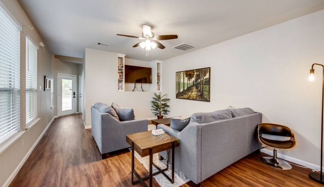 Spacious & Comfortable 3 Bedroom Home with Garage