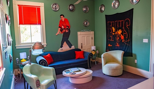 Spacious Elvis Suite at The Lookout Inn in the colorful Bywater neighborhood!