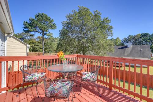 Spacious Georgia Home w/Deck, Grills & Fireplace!