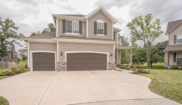 Spacious Home 13 miles from the stadium. 4 bedrooms 2.5 bathrooms 3 car garage.