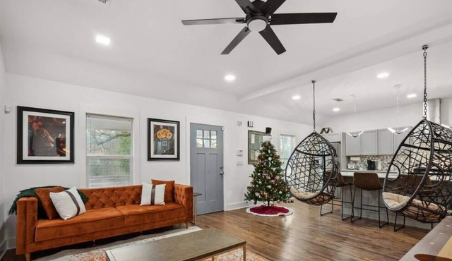 Spacious Home ATL Events Hot Tub Pool Table