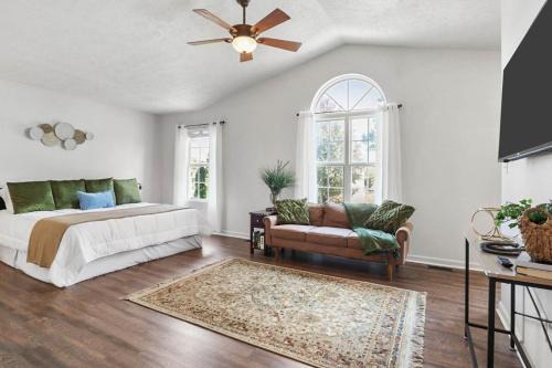 Spacious King Suite, Horses, Fire Pit, Garage
