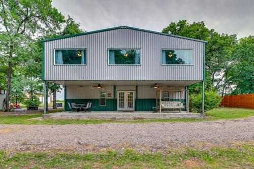 Spacious Lake Texoma Vacation Rental w/Game Room!