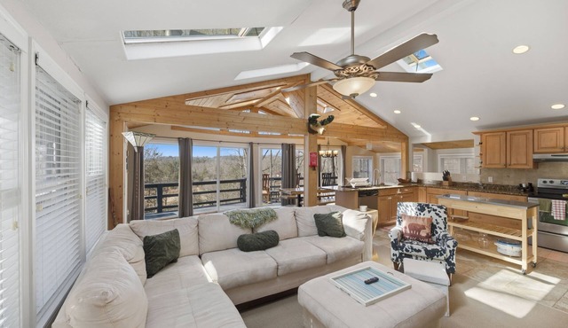 Spacious Mountain Retreat with Hot Tub & Views